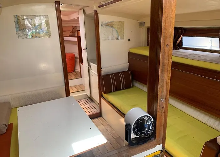 Botel Aurel Rochefort (Charente-Maritime)